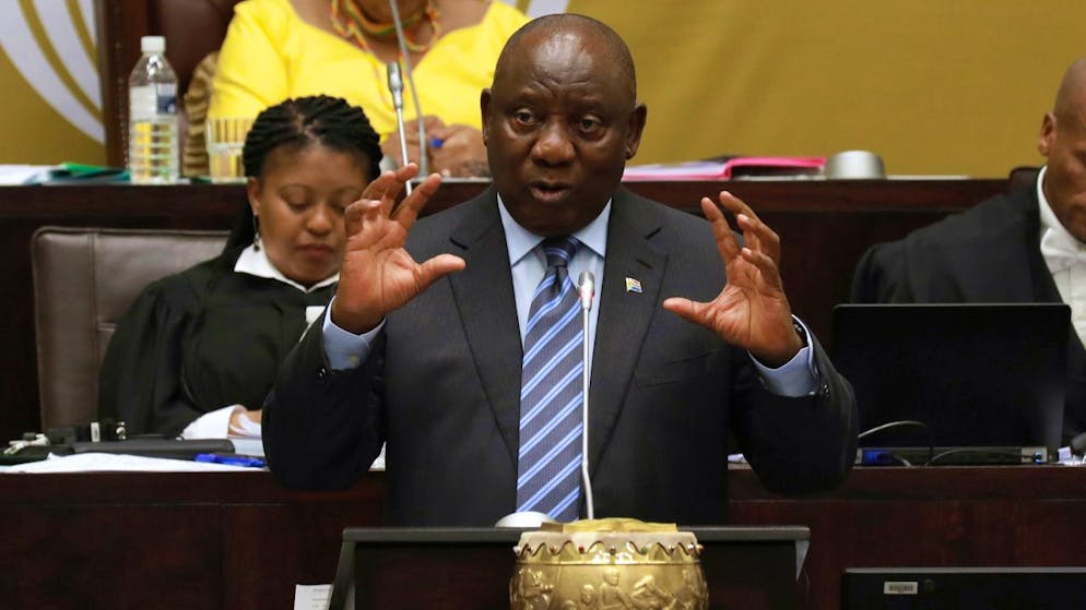 ARCHIV - Cyril Ramaphosa, Präsident von Südafrika, antwortet auf Fragen im Parlament. Foto: Nardus Engelbrecht/AP/dpa