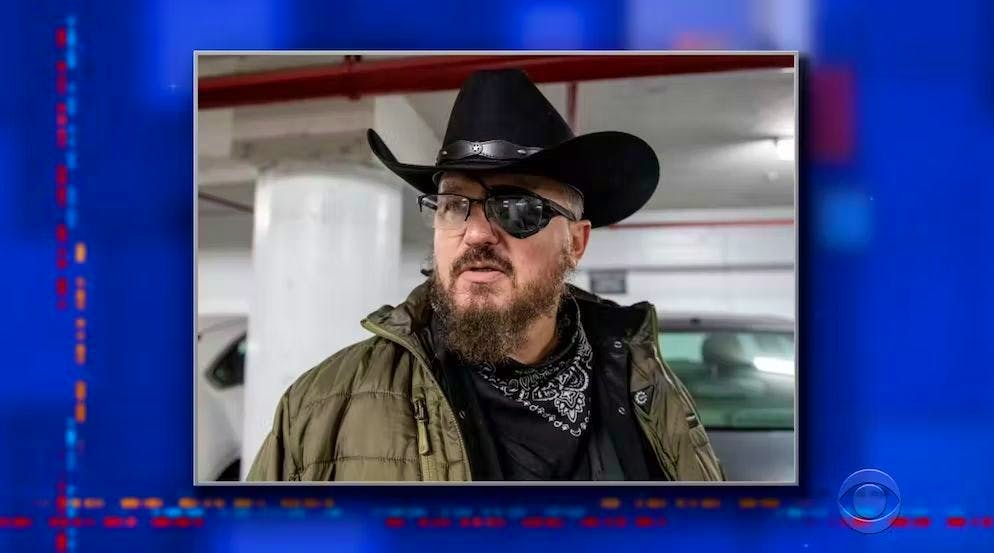 Stewart Rhodes, o come lo chiama Colbert: il steampunk cowboy pirate.