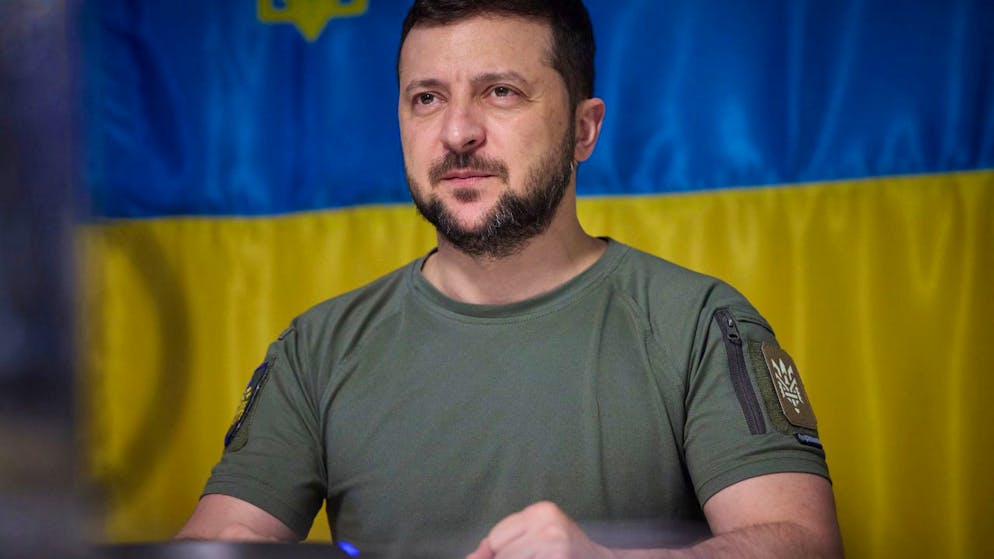 ARCHIV - 60 Dollar pro Barrel? Der ukrainische Präsident Wolodymyr Selenskyj ist mit der Höhe des Preisdeckels für russisches Öl nicht zufrieden. Foto: -/Ukrainian Presidential Press Office/AP/dpa - ACHTUNG: Nur zur redaktionellen Verwendung und nur mit vollständiger Nennung des vorstehenden Credits
