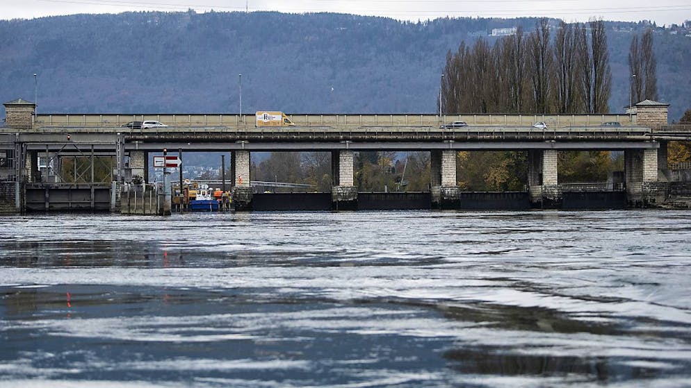 Die Wehrbrücke beim Nidau-Büren-Kanal in Port. (Archivbild)