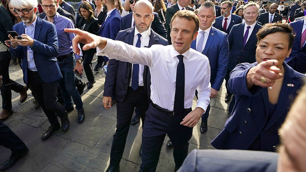 Der französische Präsident Emmanuel Macron (Bildmitte) ist derzeit auf Besuch in den USA. Er hat unter anderem auch den Tesla-Gründer und neuen Twitter-Besitzer Elon Musk getroffen. (Archivbild)