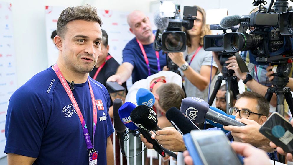 Xherdan Shaqiri war am Sonntagmittag ein gefragter Mann im Camp der Schweizer Nati.