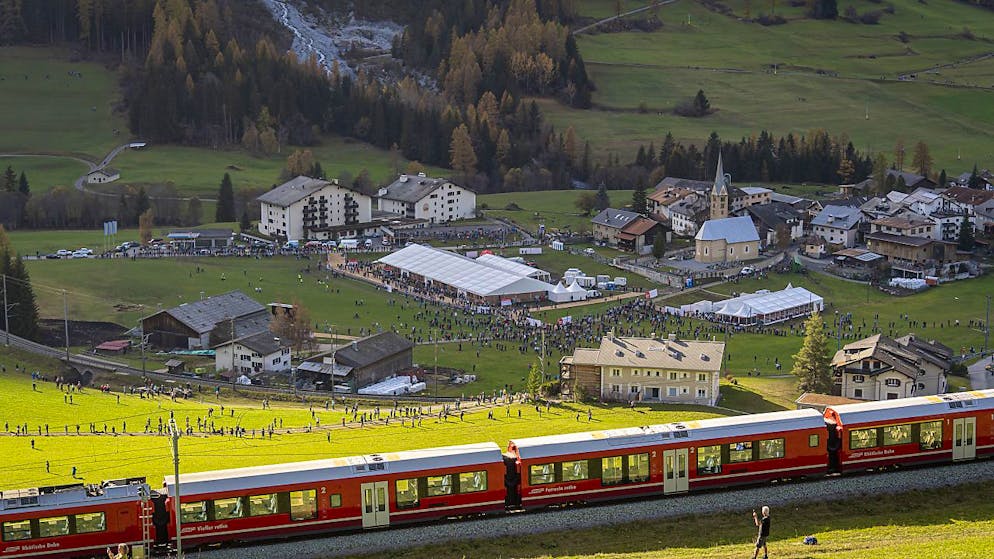 Der Weltrekord für den längsten Personenzug der Welt vom 29. Oktober hat ein weltweites Medienecho ausgelöst, von dem die Rhätische Bahn profitieren will. (Archivbild)
