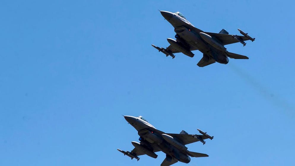 ARCHIV - Das Mehrzweckkampfflugzeug F-16 wird von der US-Firma Lockheed Martin produziert. Die Maschine gilt als Exportschlager im internationalen Waffenhandel. Foto: Mindaugas Kulbis/AP/dpa