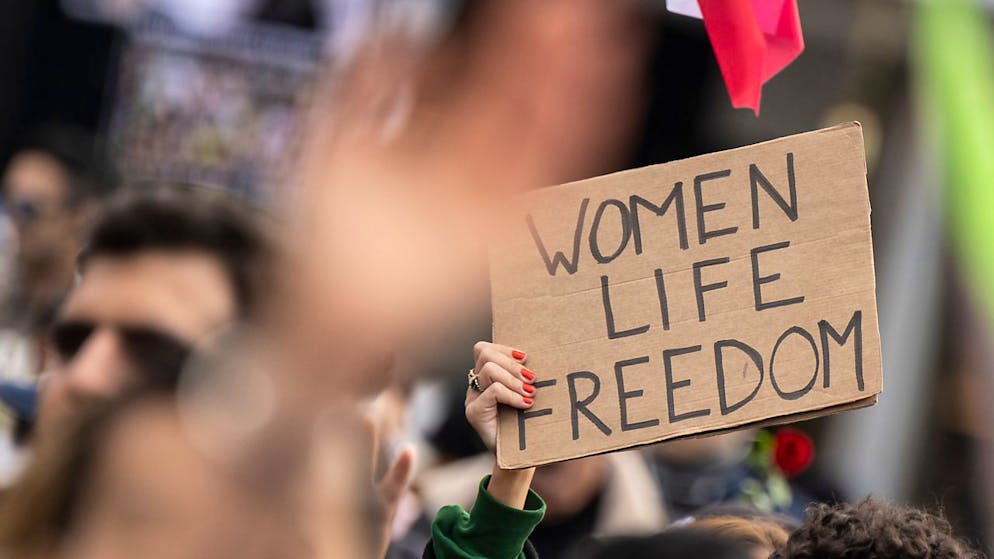 Khatami ha definito "bellissimo" lo slogan "donna, vita, libertà".