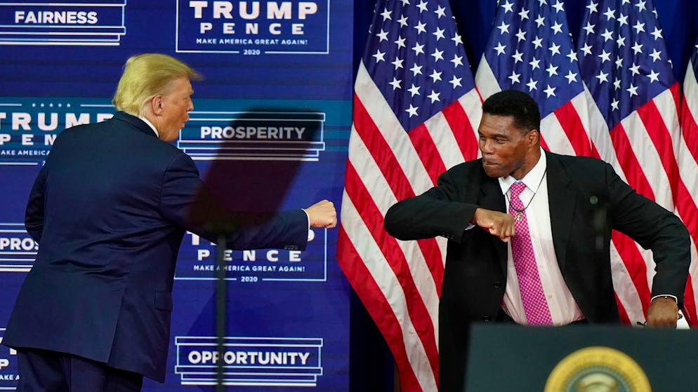 Als Herschel Walker (rechts) noch Wahlkampf für Donald Trump gemacht hat: Das Bild ist am 25. September 2020 in Atlanta, Georgia, entstanden.