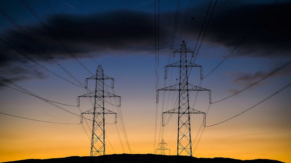 Per rafforzare l'approvvigionamento energetico della Svizzera la Confederazione ha firmato contratti con i gruppi Axpo, CKW e BKW, che costituiranno una centrale elettrica di riserva nazionale virtuale composta da gruppi elettrogeni di emergenza.