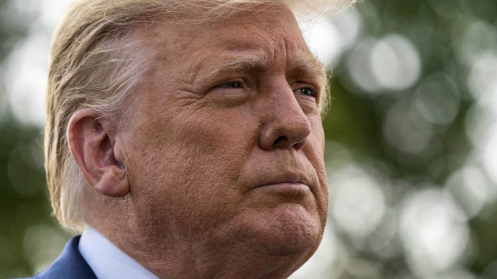 Duro colpo per l'immagine di Donald Trump quale uomo politico e d'azienda intoccabile.