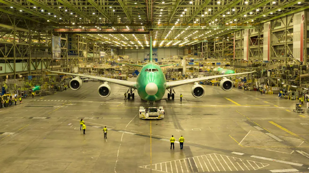 Boeing 747: Die «Königin der Lüfte» ist am Ende. Am 6. Dezember 2022 rollte die Maschine aus der Werkhalle bei Boeing in Everett, USA.
