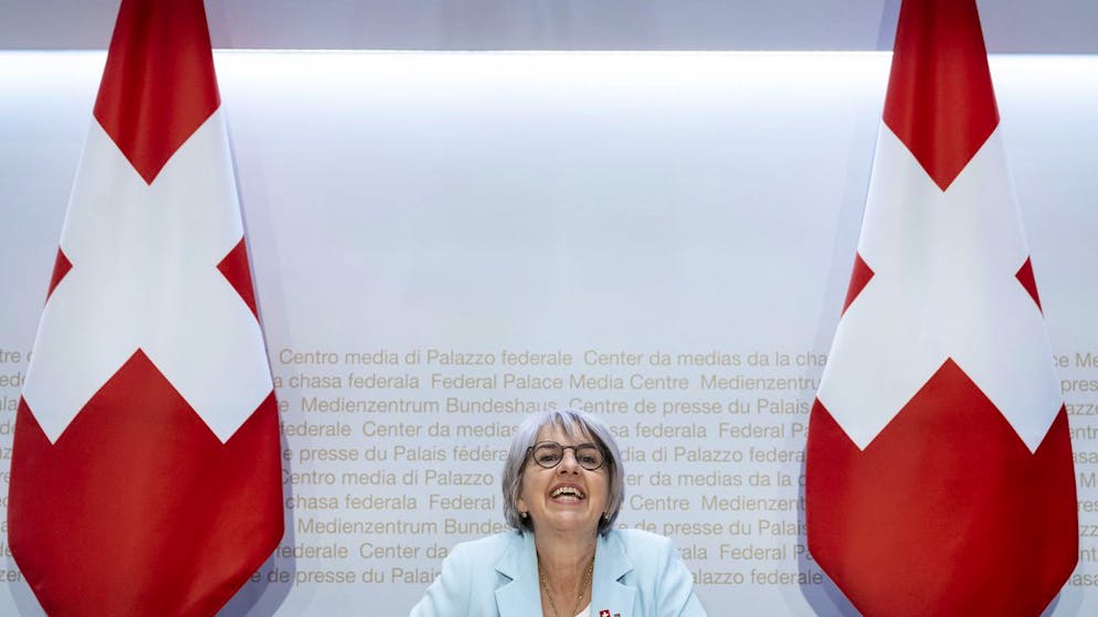 Wird ihr Lachen zu ihrem Markenzeichen? Elisabeth Baume-Schneider an ihrer ersten Medienkonferenz als Bundesrätin.
