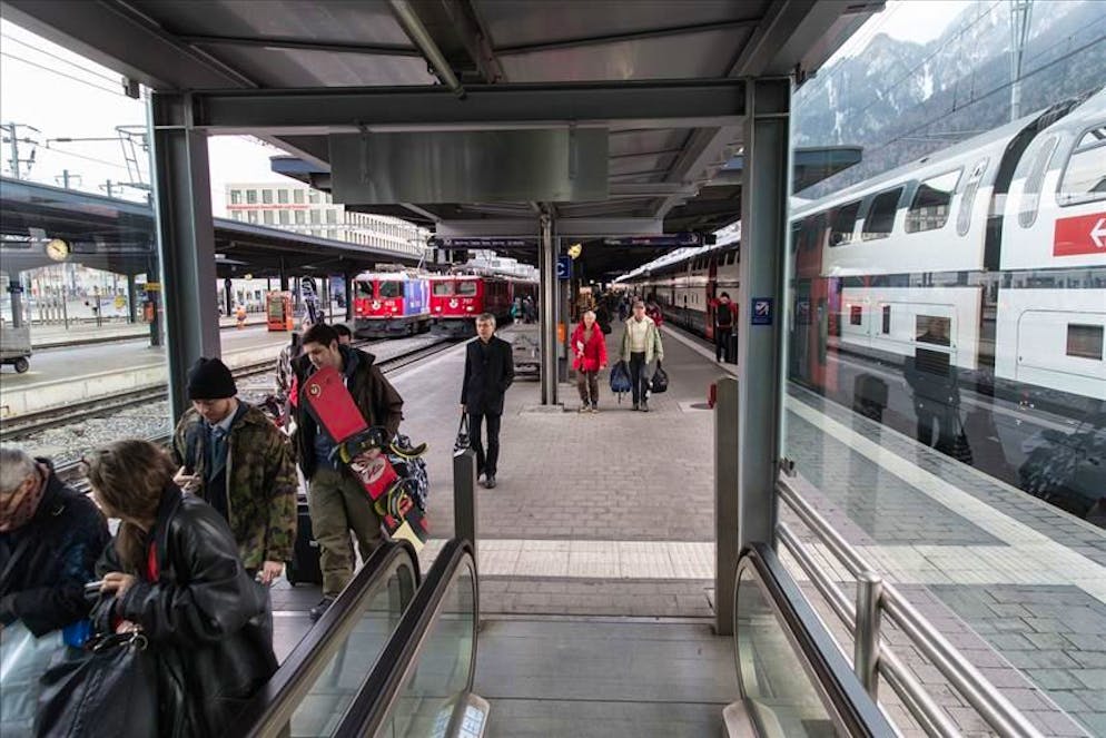 Passeggeri alla stazione di Coira