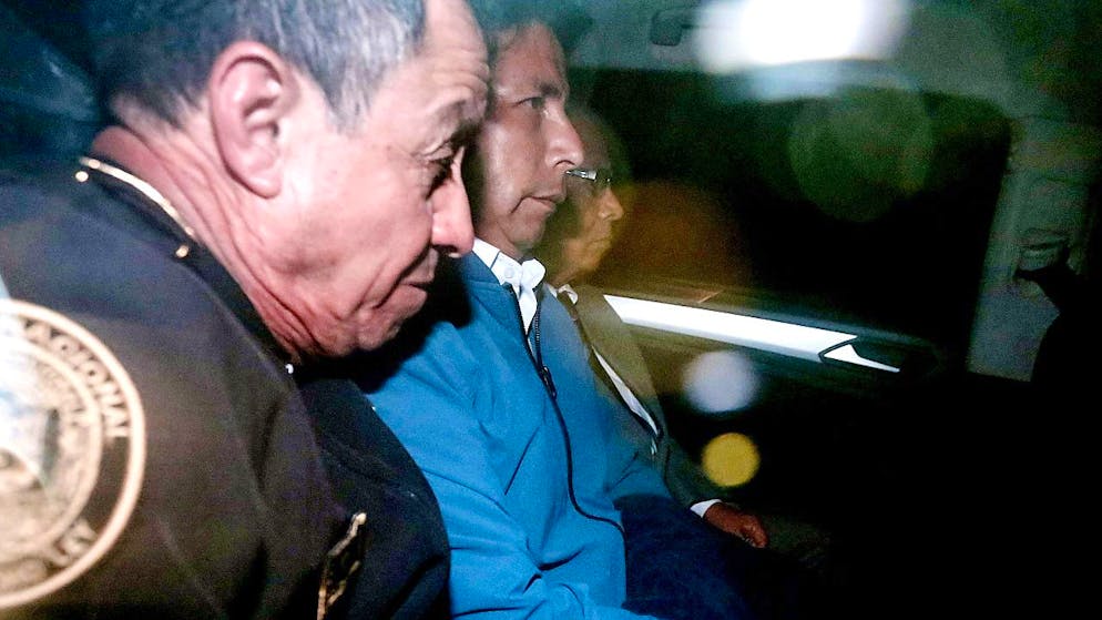 L'ex presidente peruviano Pedro Castillo al momento dell'arresto
