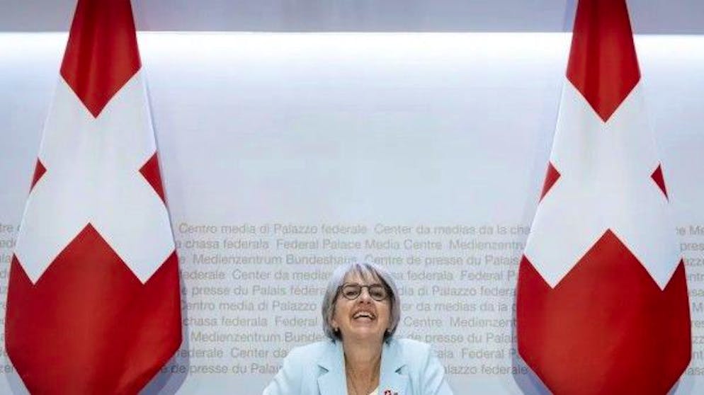 Le sue risate diventeranno il suo marchio di fabbrica? Elisabeth Baume-Schneider così durante la sua prima conferenza stampa in qualità di consigliera federale.