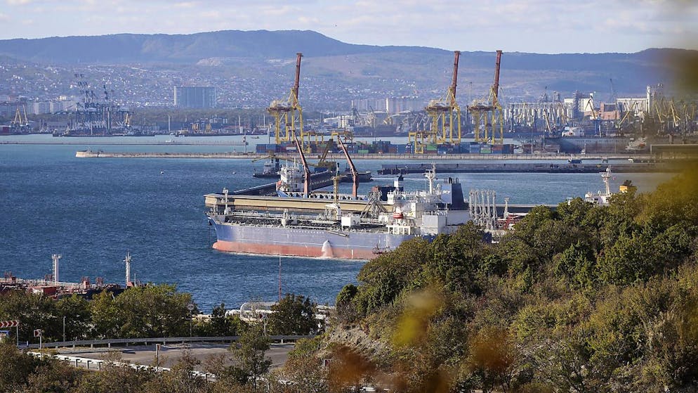 Russland will den Ländern, die die Preisfestlegung unterstützen, kein Öl mehr verkaufen - im Bild ein russischer Öltanker. (Archiv)