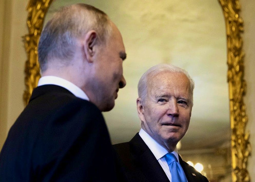 Joe Biden ne veut pas s'entretenir avec son homologue russe d'un éventuel règlement diplomatique du conflit sans l'aval de Kiev qui, sous les bombes, refuse pour l'instant d'en entendre parler. (archives)