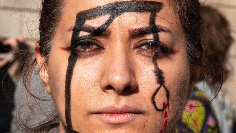 Mann an Baukran erhängt. Iran sorgt mit neuer Hinrichtung von Demonstranten für Entsetzen