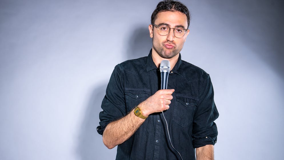 «Im Moment schreibe ich jeden Sonntag neue Jokes für mein SRF-Comedy-Sport-Format ‹Das VAR’s›, da wir am Montag aufnehmen»: Sven Ivanić.