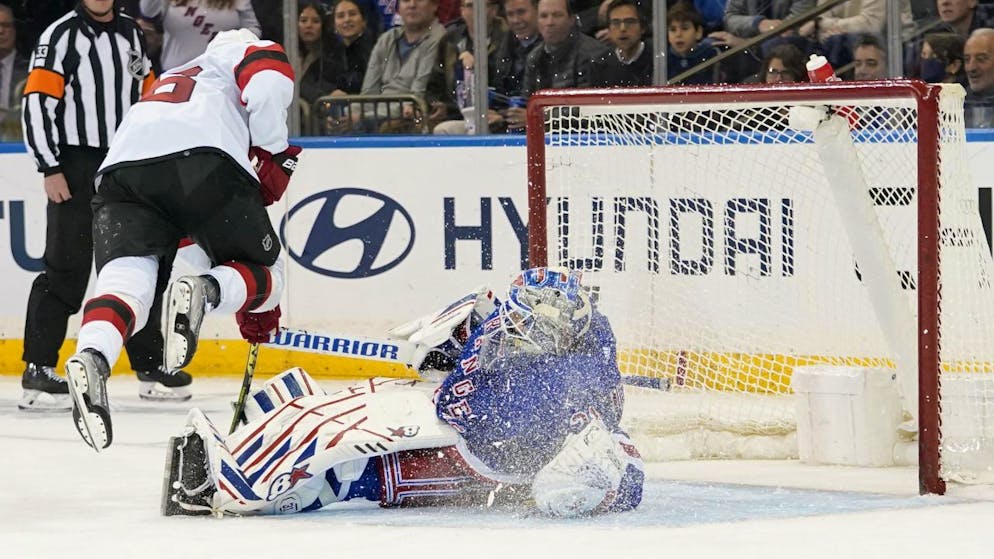 Series away from New Jersey lands in New York - Gallery.  Key scene: Jack Hughes misses a penalty shot to Rangers goalkeeper Igor Shesterkin.  Instead of 4:1 it is a little later 3:3