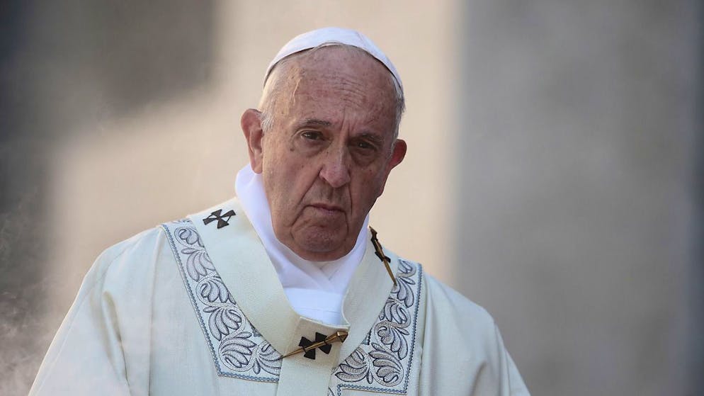 ARCHIV - Papst Franziskus feiert die Messe des Ritus 'Corpus Domini' im Bezirk Casalbertone. Foto: Evandro Inetti/ZUMA Wire/dpa
