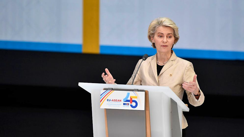 Ursula von der Leyen, Präsidentin der Europäischen Kommission, spricht während Eröffnungssitzung des EU-ASEAN-Gipfels. Foto: Geert Vanden Wijngaert/AP/dpa
