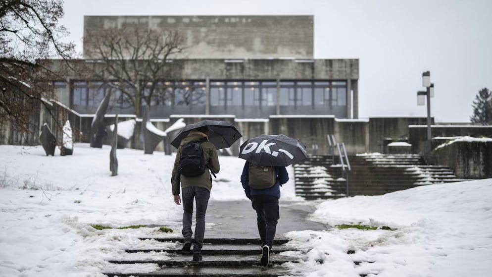 Blick auf die Universität St. Gallen (HSG): Gegen zwei Professoren der Hochschule sind schwere Anschuldigungen laut geworden.