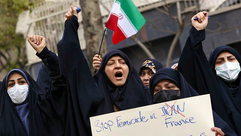 Manifestation pro-gouvernementale à Téhéran. Une partie de la société s'en prend à l'Occident.