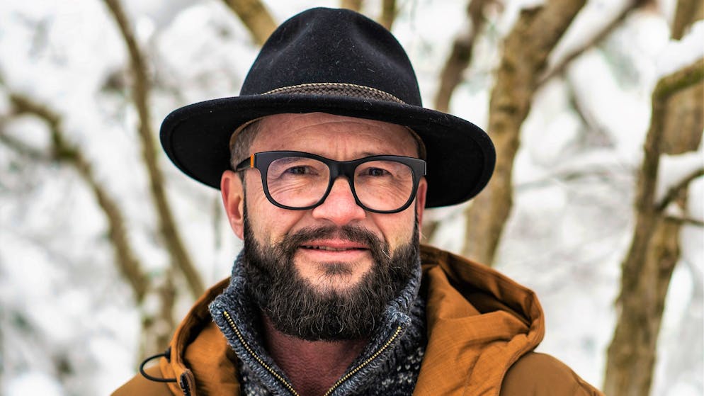«Im Winter, wenn es draussen kalt und neblig ist, geniesse ich es, im Bett Tee zu trinken und Bücher oder Zeitungen zu lesen»: Nik Flütsch.