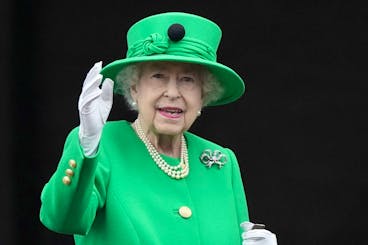 Queen Elizabeth II waves to the crowd during the Platinum Jubilee Pageant at the Buckingham Palace in London, Sunday, June 5, 2022, on the last of four days of celebrations to mark the Platinum Jubilee. The pageant will be a carnival procession up The Mall featuring giant puppets and celebrities that will depict key moments from the Queen Elizabeth II's seven decades on the throne. (KEYSTONE/AP Photo/Frank Augstein, Pool)