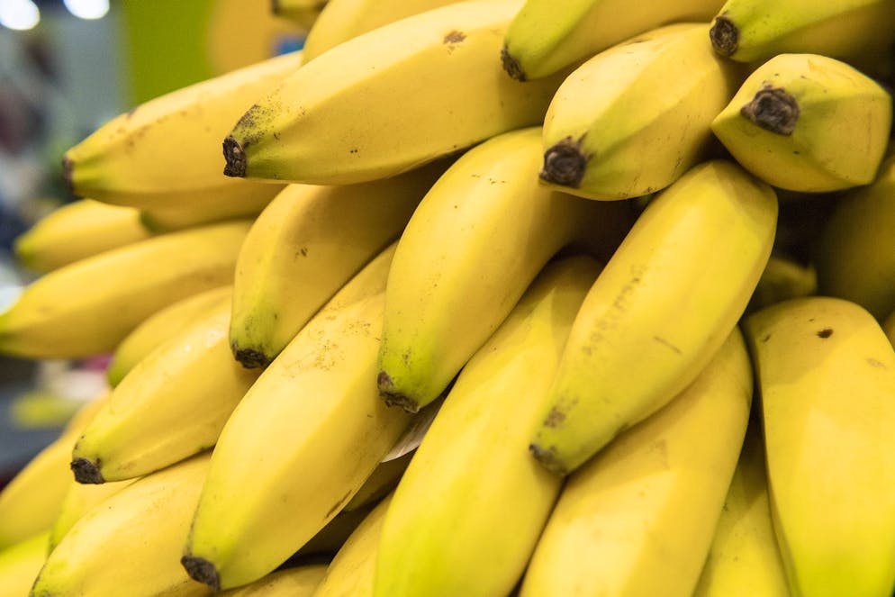 Can you eat bananas and kiwis with potatoes? 