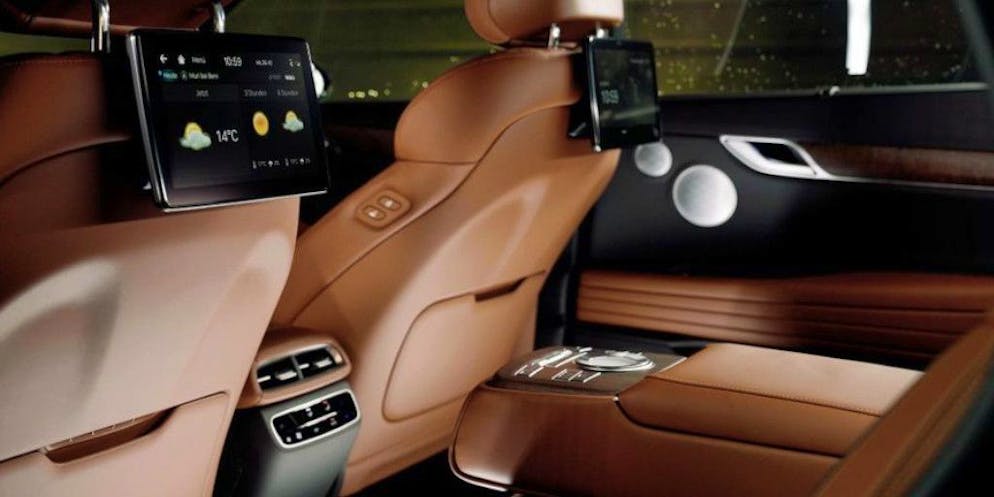 Der Genesis eG80 protzt im Innenraum.