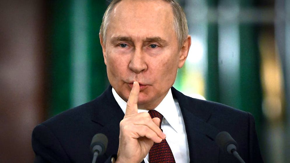 Kremlchef Putin fordert von der russischen Rüstungsindustrie mehr Anstrengungen zur Unterstützung der Streitkräfte seines Landes. Foto: Sergey Guneev/Pool Sputnik Kremlin via AP/dpa