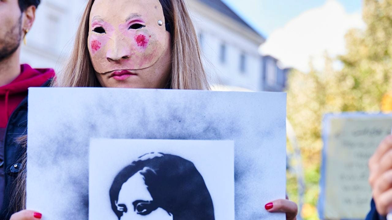 Iran. 100 Tage nach dem Tod von Jina Mahsa Amini – Teheran in der Krise