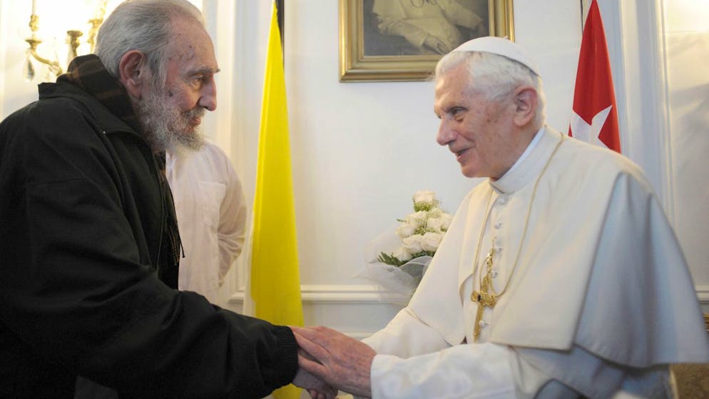 Leben und Wirken von Papst Benedikt XVI.. Pontifex und Maximo Lider: Auf der gleichen Lateinamerikareise trifft der Papst auch Fidel Castro.