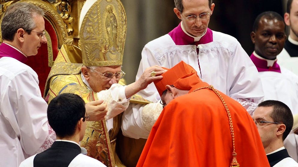 Leben und Wirken von Papst Benedikt XVI.. Päpstlicher Segen: 2010 ernennt Benedikt XVI den Schsweizer Bischof Koch zum Erzbischof. 