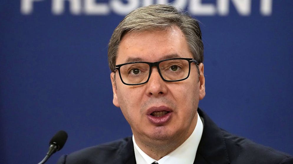 Inmitten des sich verschärfenden Konflikts zwischen Serbien und dem Kosovo zeichnet sich für die seit 19 Tagen andauernden Strassenblockaden eine Lösung ab. Die Serben werden am Donnerstag in der Früh mit dem Abbau der Barrikaden beginnen, kündigte Präsident Aleksandar Vucic an. (Archivbild)