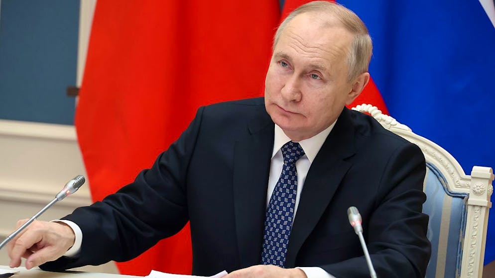Vladimir Putin non dimentica i suoi vecchi alleati e manda gli auguri all'ex premier italiano Silvio Berlusconi.
