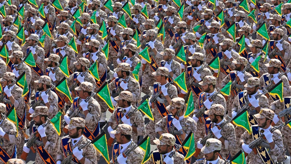 Die iranischen Revolutionsgarden wollen Vergeltung an Israel üben für die Tötung des Hisbollah-Militärchefs Haytham Ali Tabatabai.