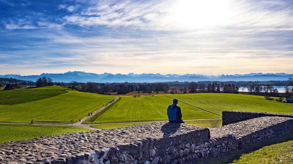 Blick vom Kastell Irgenhausen bei Pfaeffikon am besonders warmen Neujahrstag. 