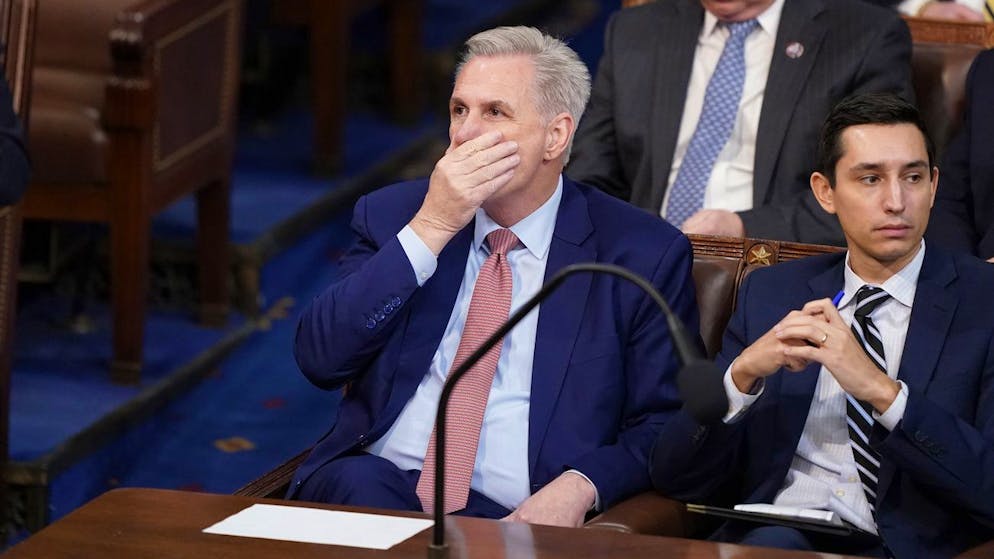 Der Republikaner Kevin McCarthy reagiert auf die Niederlage während des zweiten Wahlgangs. (3. Januar 2023)