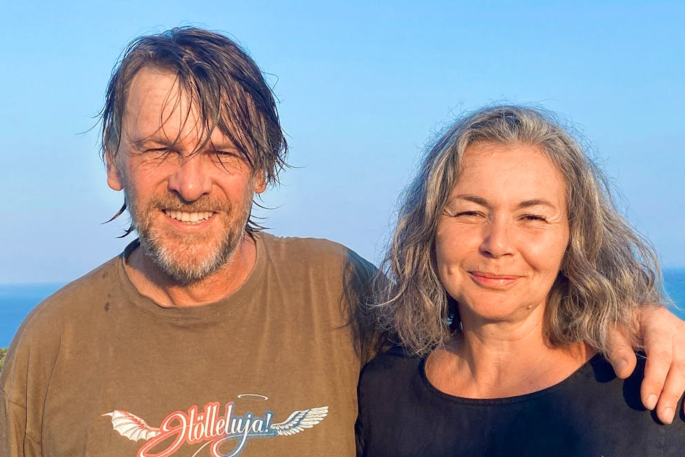 «Auf und davon»: Anita Thomi und Alain Aegerter wandern nach Griechenland aus. Die 14. Staffel der SRF-Auswandererserie «Auf und davon» zeigt, wie Anita Thomi und ihr Partner Alain Aegerter im Juli 2021 samt ihren 24 Schlangen und fast doppelt so vielen Schildkröten nach Griechenland auswandern. Ihr Traum? Ein Ferienresort für Reptilienfreunde.