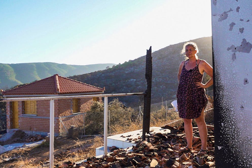 «Auf und davon»: Anita Thomi und Alain Aegerter wandern nach Griechenland aus. Doch ein Feuer Anfang August 2021 zerstört ihr ganzes Haus. 