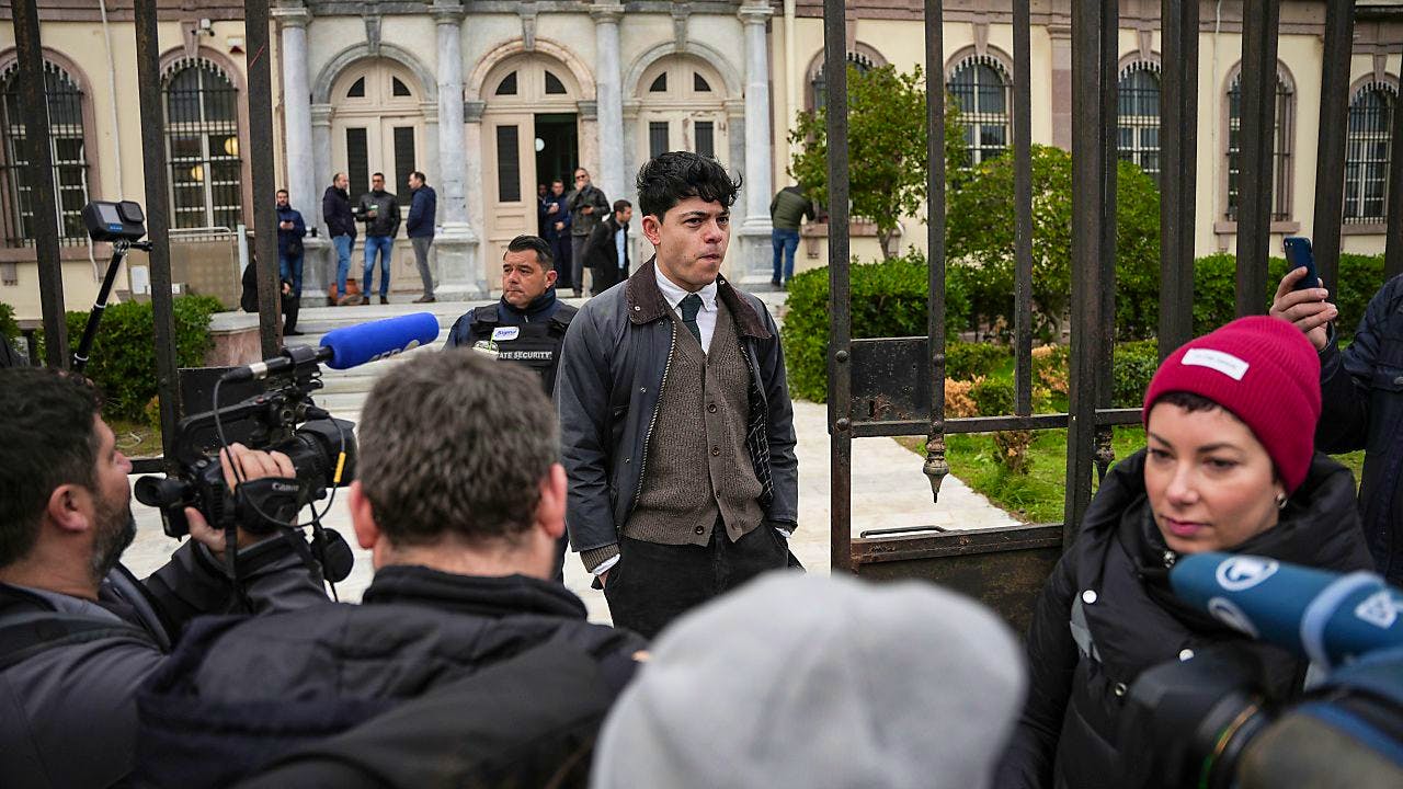 Politik. Prozess gegen Seenotretter in Griechenland begonnen