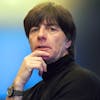 ARCHIV - Fußball-Bundestrainer Joachim Löw spricht am 14.12.2016 in Berlin mit Journalisten. (zu dpa-Meldung: «Löw verkündet ersten Länderspielkader 2017» vom 16.03.2017) (KEYSTONE/DPA/A3576/_Maurizio Gambarini)