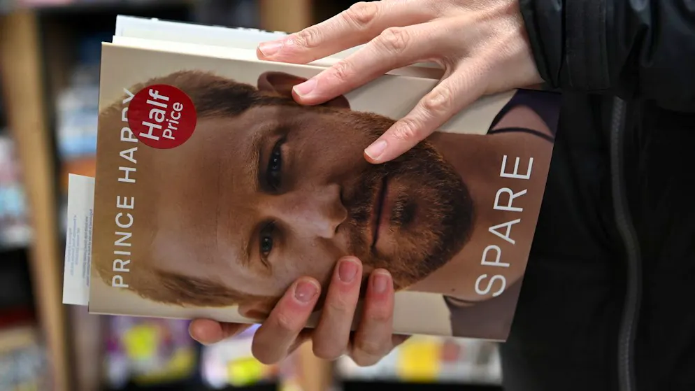 «Spare». Vendite da record per il libro di Harry, battuto anche Obama
