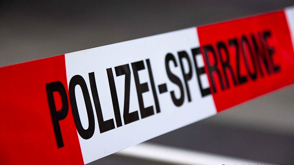 Nach einem anonymen Drohanruf ist ein Grossaufgebot an Polizeikräften zu den Standorten der Berufs- und Weiterbildungszentren in Rorschach und Altstätten ausgerückt. (Symbolbild)