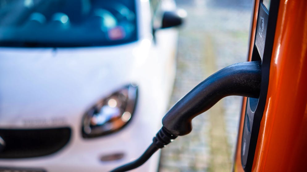 V2G-Technologie. E-Autos könnten bei Stabilisierung von Stromnetzen helfen