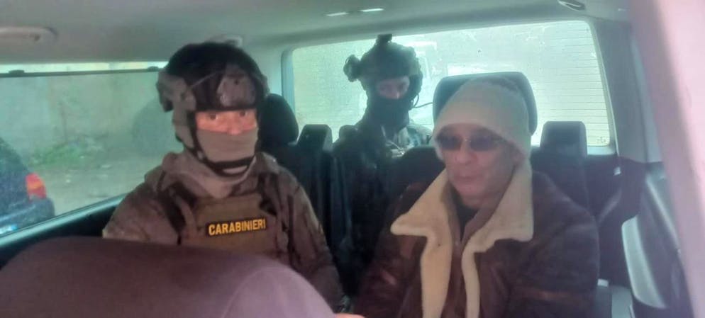 Mafia-Boss Matteo Messina Denaro wird verhaftet. Matteo Messina Denaro hat laut Aussagen der Carabinieri keinen Widerstand geleistet. Er wurde anschliessend mit einem Militärhelikopter in ein Spezialgefängnis in der Nähe von Rom gebracht.