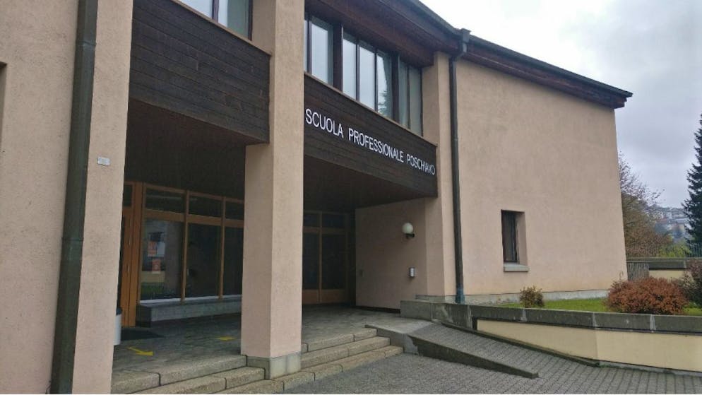 Scuola professionale di Poschiavo (GR) ospita quasi un centinaio di giovani in formazione, di cui circa tre quarti provengono dalla vicina Provincia di Sondrio in Italia.