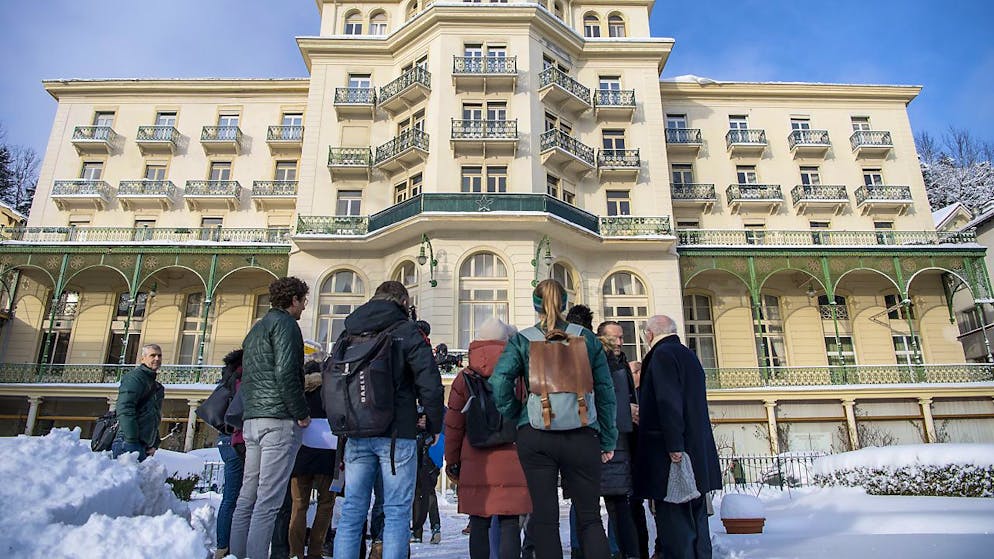 Das Interesse der Medien an der Zukunft des Hotels Sonnenberg in Seelisberg UR ist gross.
