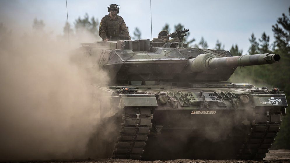 Deutsche Kampfpanzer von Typ Leopard-2 sollen die Ukraine im Krieg unterstützen. Doch die russischen Invasoren sind vorbereitet. (Archivbild)